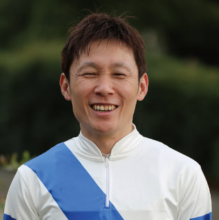 赤岡 修次 写真